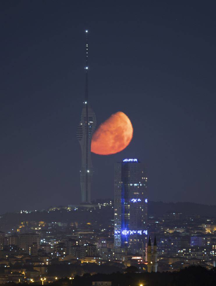 İstanbul'da yarım Ay büyüledi 9