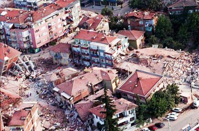 17 Ağustos depreminin 24. yıl dönümü. Türkiye o 45 saniyeyi hiç unutmadı 12