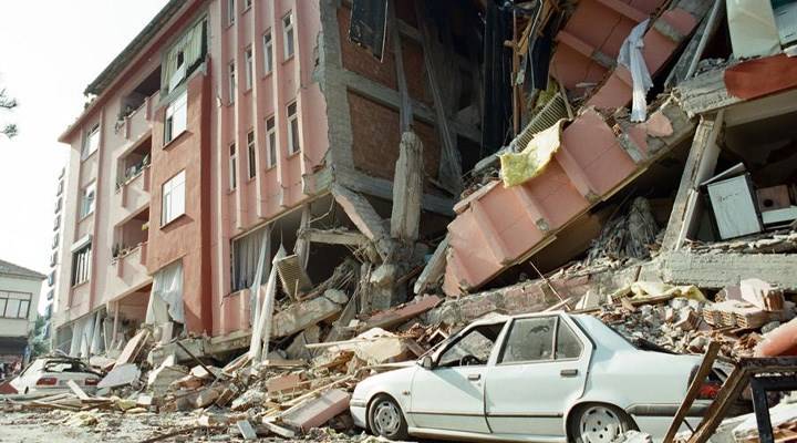 17 Ağustos depreminin 24. yıl dönümü. Türkiye o 45 saniyeyi hiç unutmadı 10
