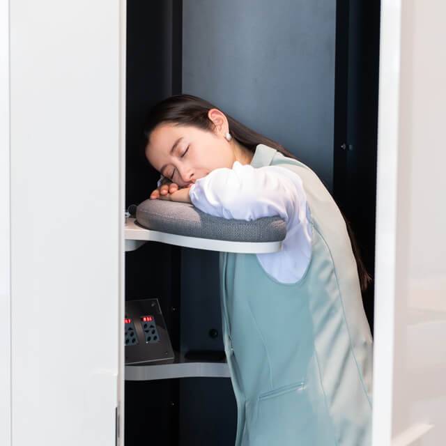 Çalışanların ayakta uyumasına olanak tanıyan sıra dışı bir ürün: Giraffenap 8