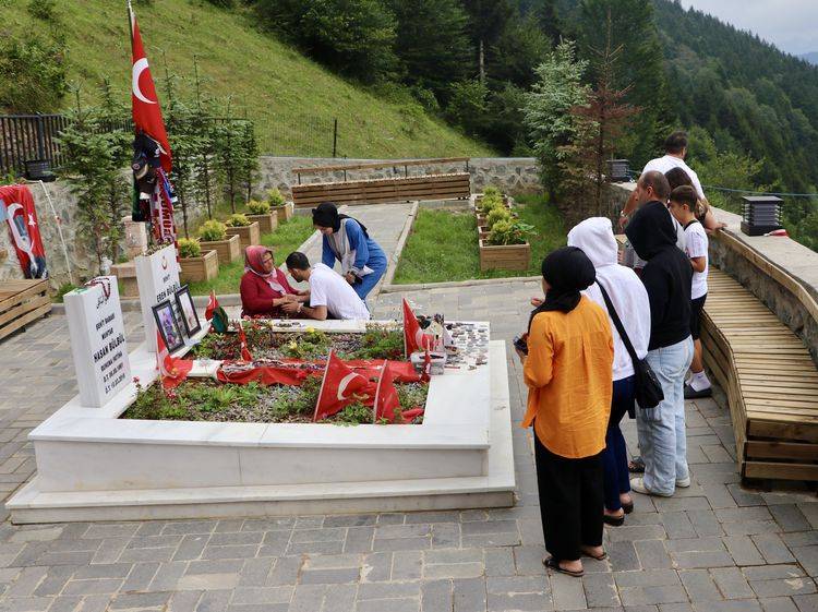 Eren Bülbül ve Başçavuş Ferhat Gedik 6 yıl önce birlikte şehit oldu. Sizi Asla unutmayacağız 33