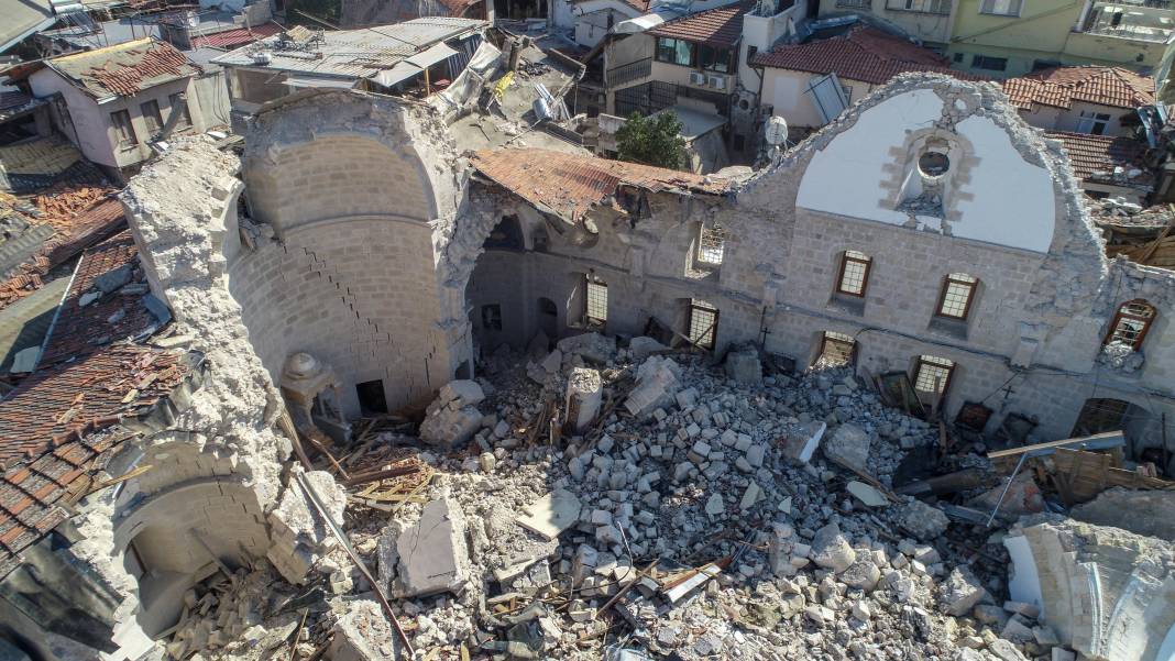 Hatay’da depremde 16 kilise hasar gördü 2