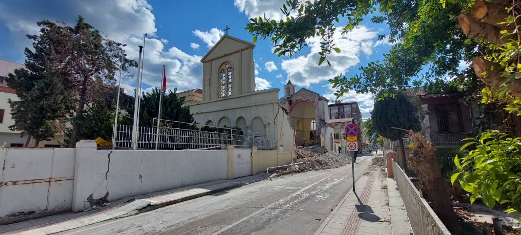 Hatay’da depremde 16 kilise hasar gördü 7