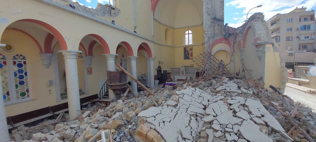 Hatay’da depremde 16 kilise hasar gördü 5