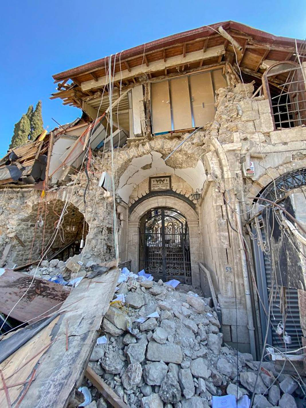 Hatay’da depremde 16 kilise hasar gördü 11