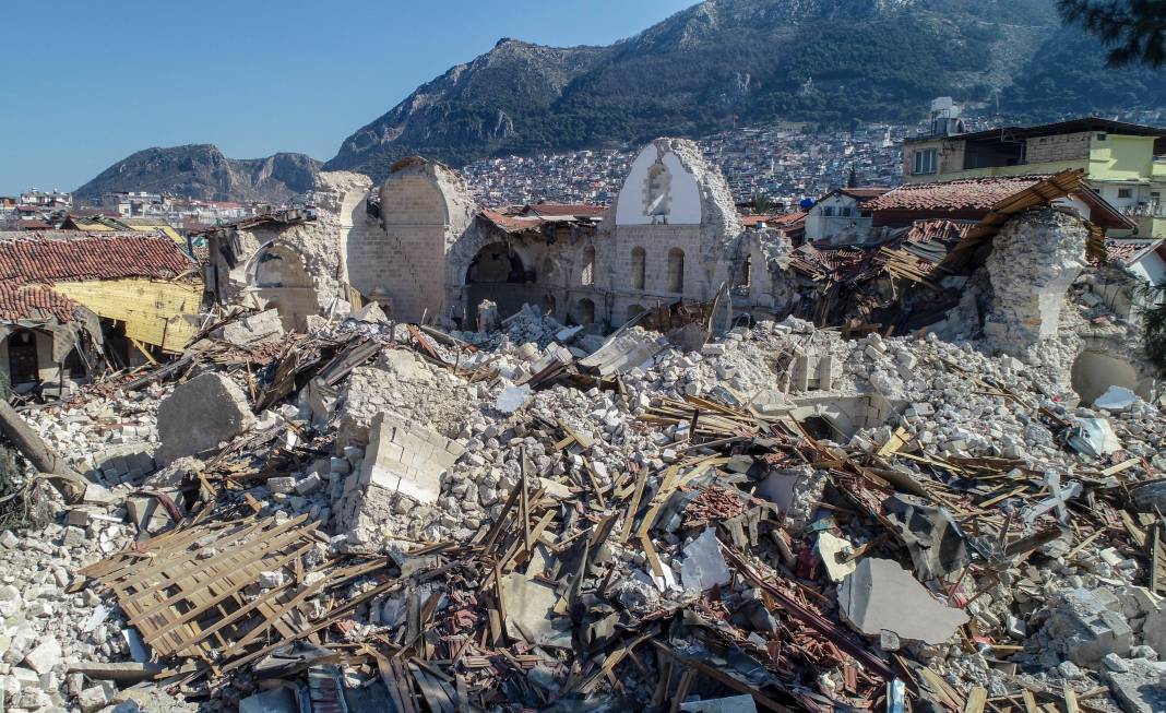 Hatay’da depremde 16 kilise hasar gördü 9