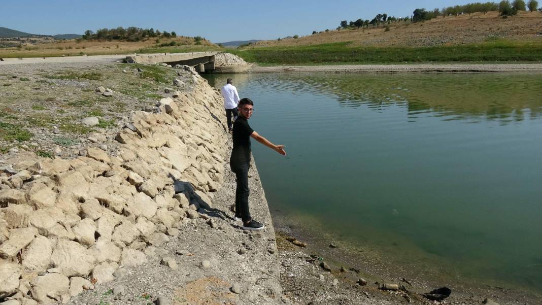 Barajda su seviyesi düştü eski kara yolu ortaya çıktı 14