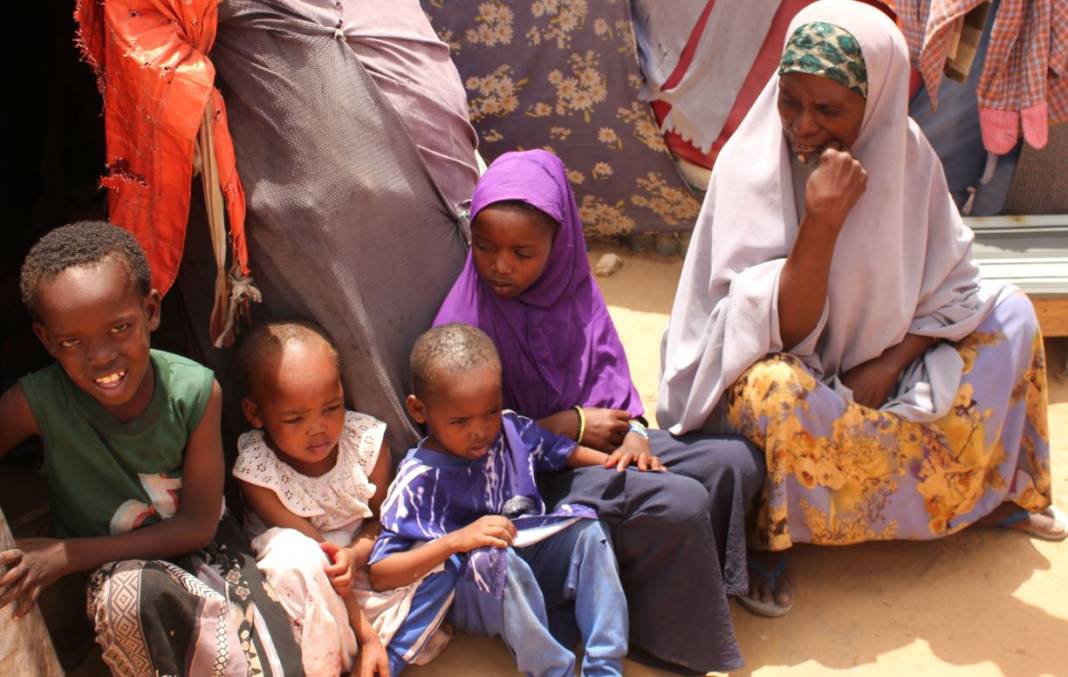 Somalili anne çocuklarını yaşatmak için 13 gün boyunca kampa yürüdü 2
