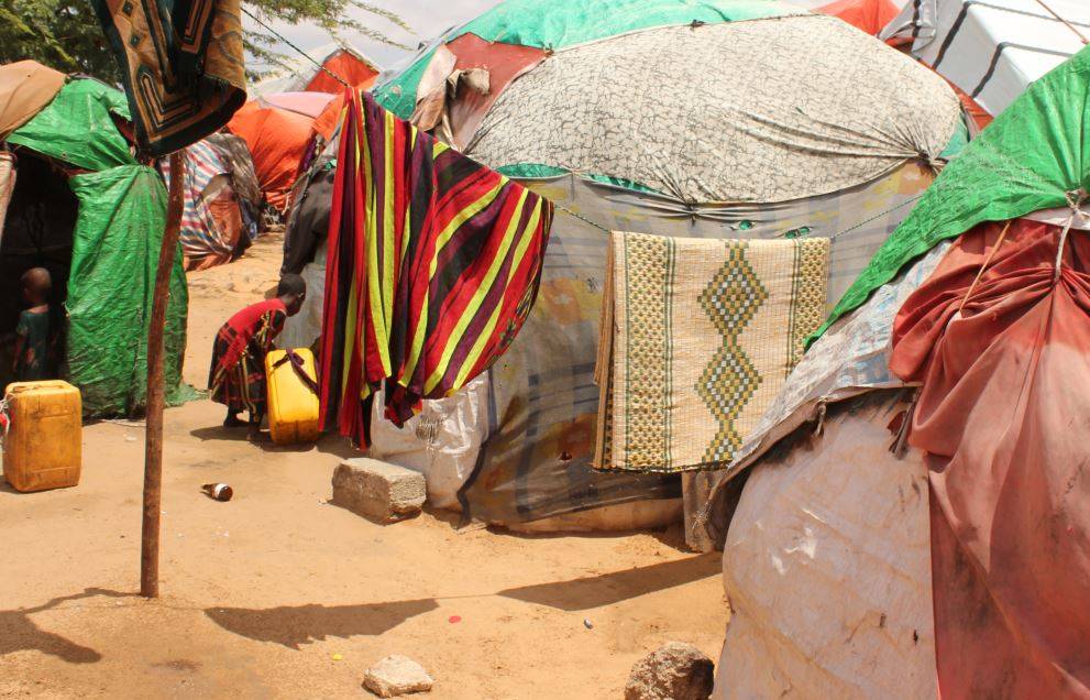 Somalili anne çocuklarını yaşatmak için 13 gün boyunca kampa yürüdü 6