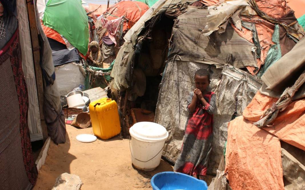Somalili anne çocuklarını yaşatmak için 13 gün boyunca kampa yürüdü 8