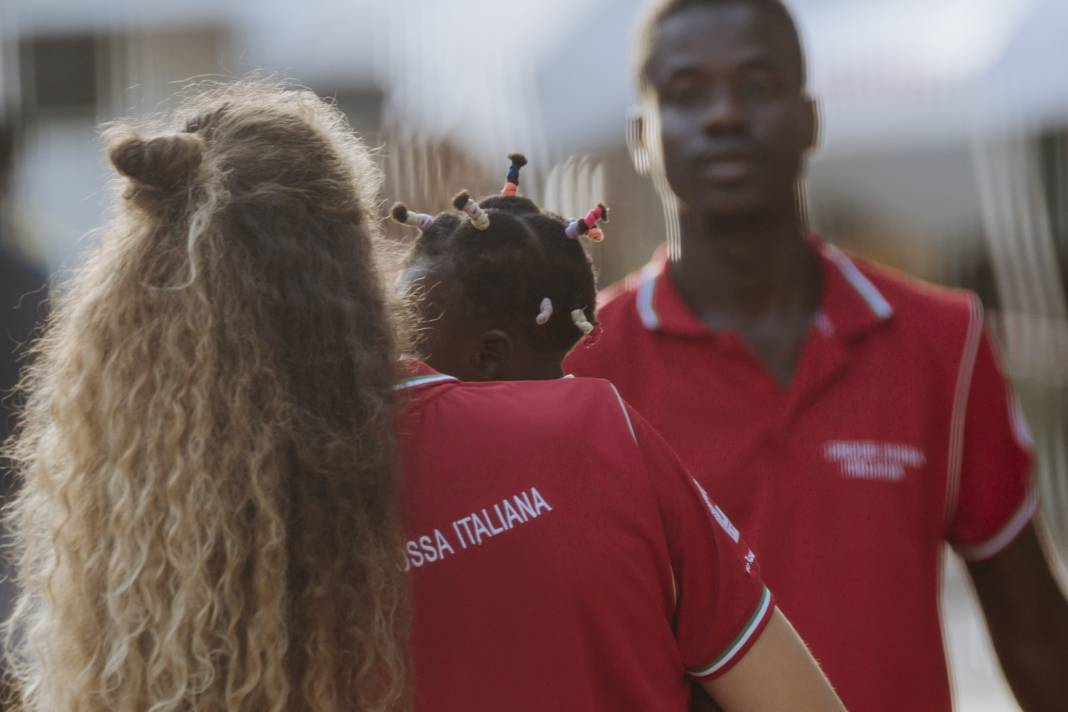 Göç akınına uğrayan Lampedusa Adası'ndaki düzensiz göçmenler tahliye ediliyor 13