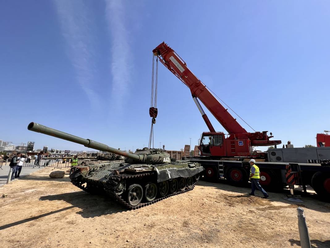 Karabağ'ın işgalinin sembolü tank Bakü'ye getirildi 7
