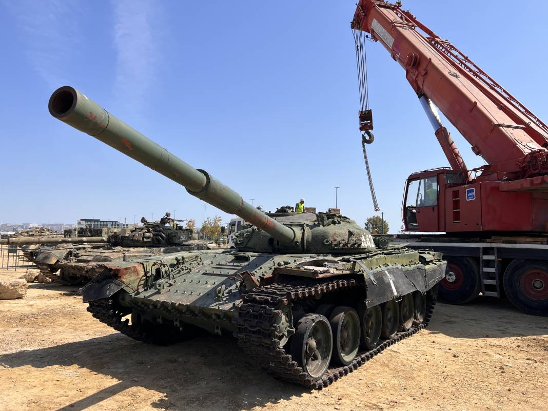 Karabağ'ın işgalinin sembolü tank Bakü'ye getirildi 6