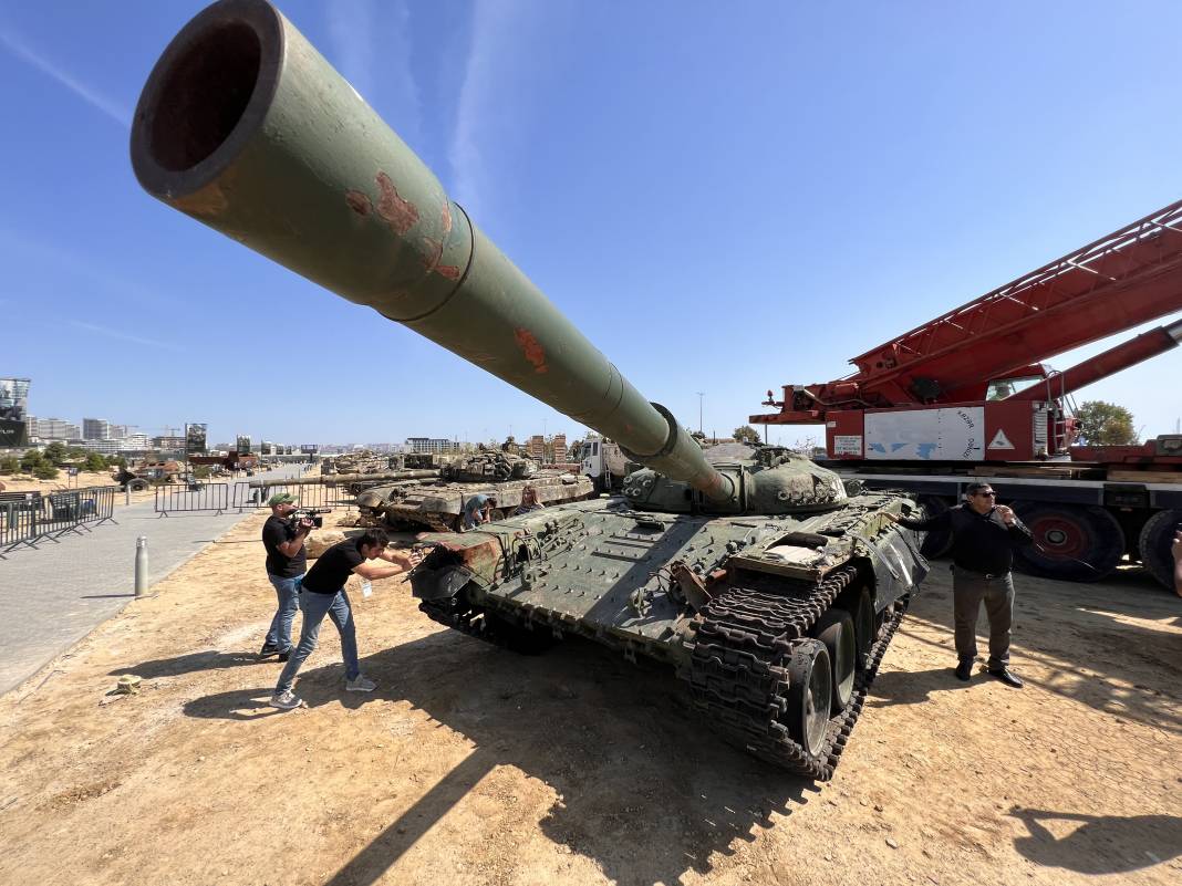 Karabağ'ın işgalinin sembolü tank Bakü'ye getirildi 5