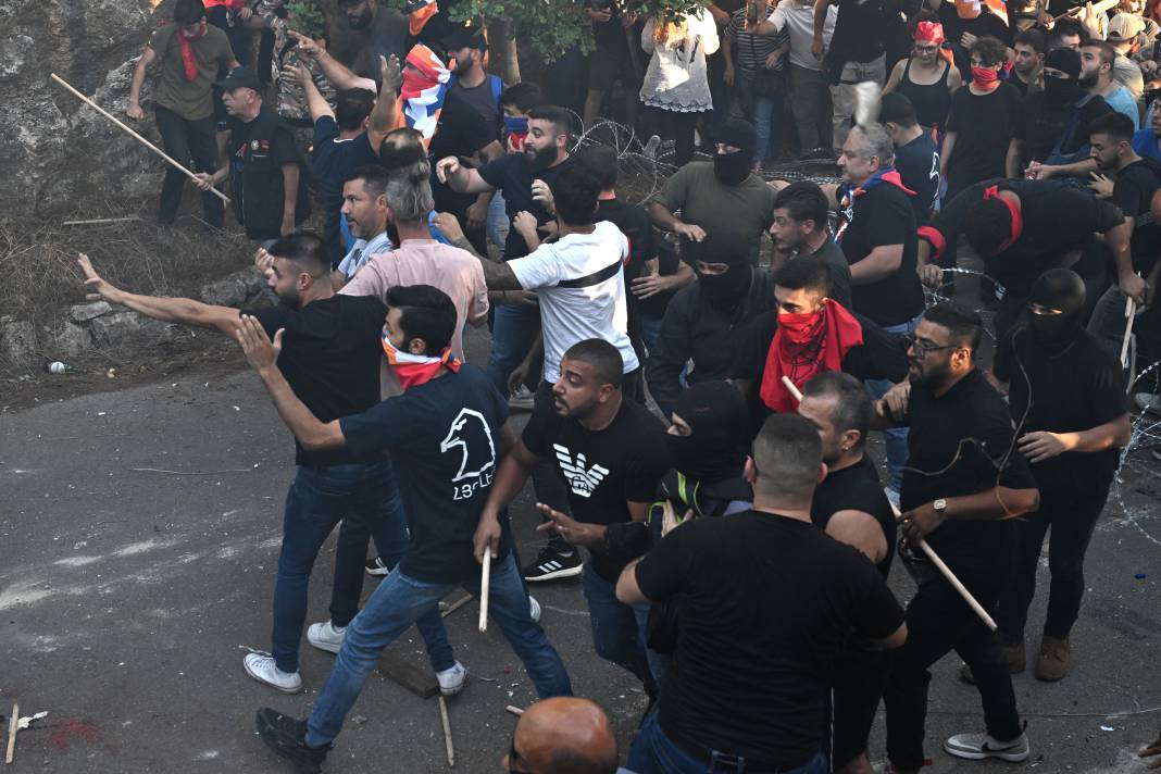 Lübnan'da büyükelçiliğe saldıran Ermeniler polisle çatıştı 8