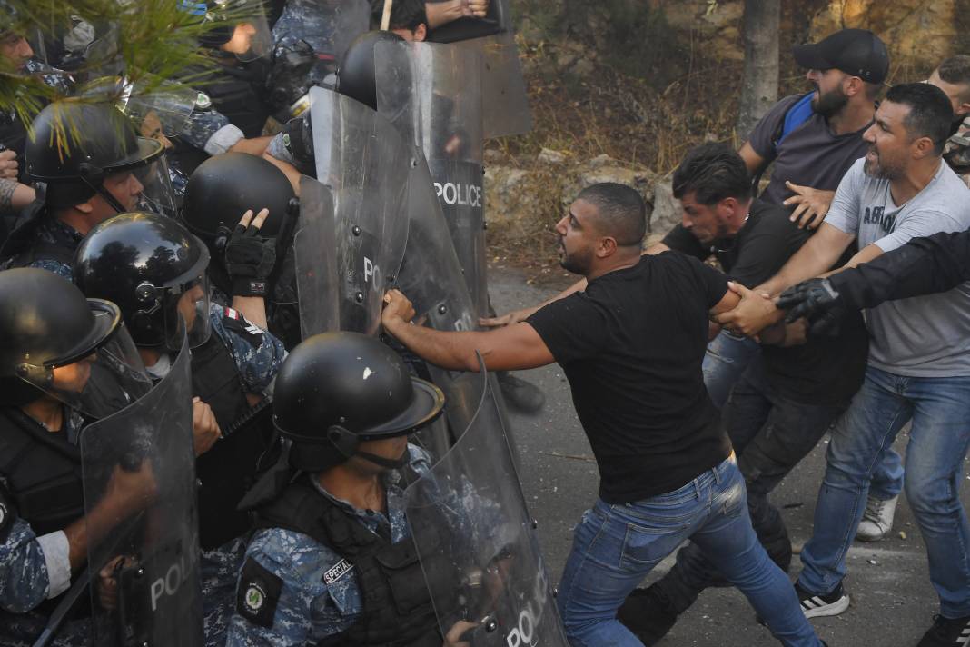 Lübnan'da büyükelçiliğe saldıran Ermeniler polisle çatıştı 4