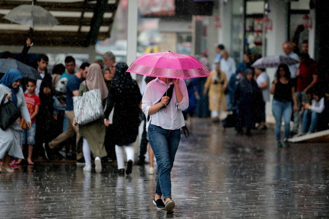 İstanbul’u bugün ve yarın süper hücre vuracak. Dikkat. Karadeniz’den süratle geliyor 17