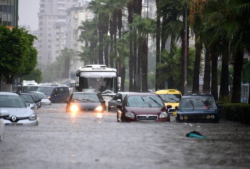 İstanbul’u bugün ve yarın süper hücre vuracak. Dikkat. Karadeniz’den süratle geliyor 24