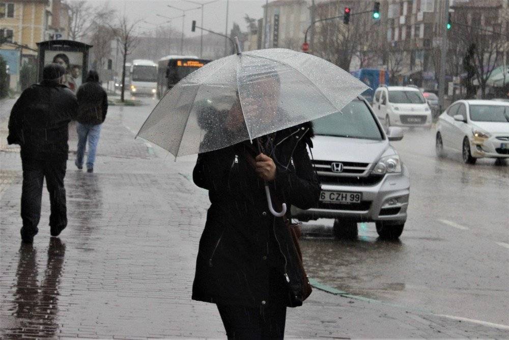 İstanbul’u bugün ve yarın süper hücre vuracak. Dikkat. Karadeniz’den süratle geliyor 37