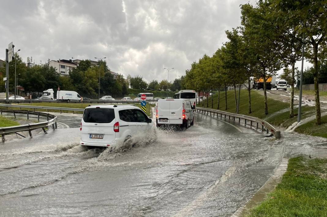 İstanbul’u bugün ve yarın süper hücre vuracak. Dikkat. Karadeniz’den süratle geliyor 5