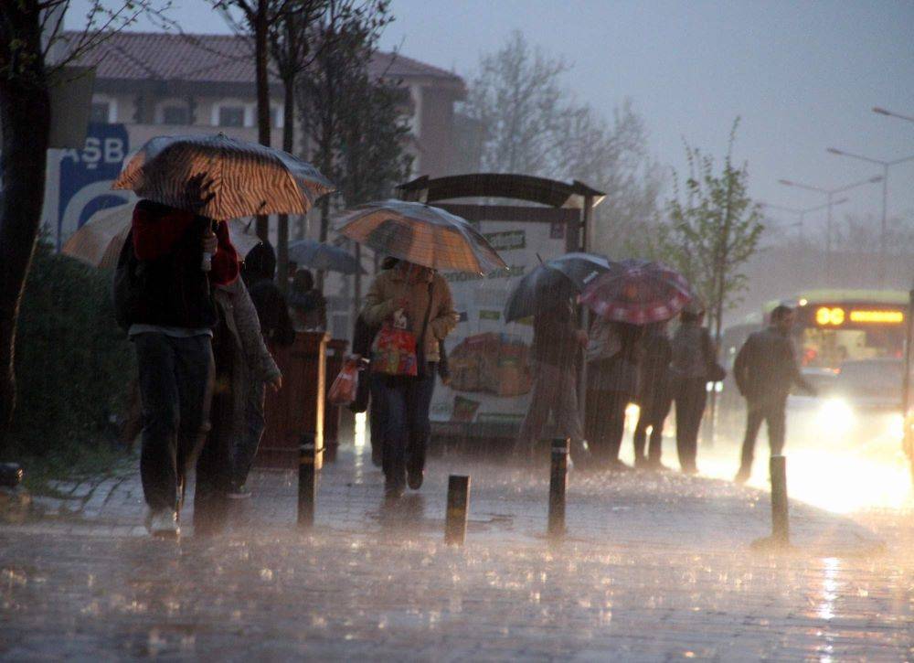 Meteoroloji'den sağanak uyarısı. Bu kez kuvvetli geliyor 12