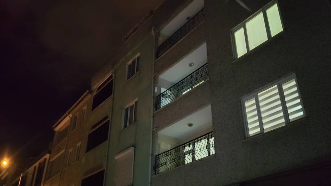 Evin balkonuna atılan yabancı madde patladı: 1 yaralı 2