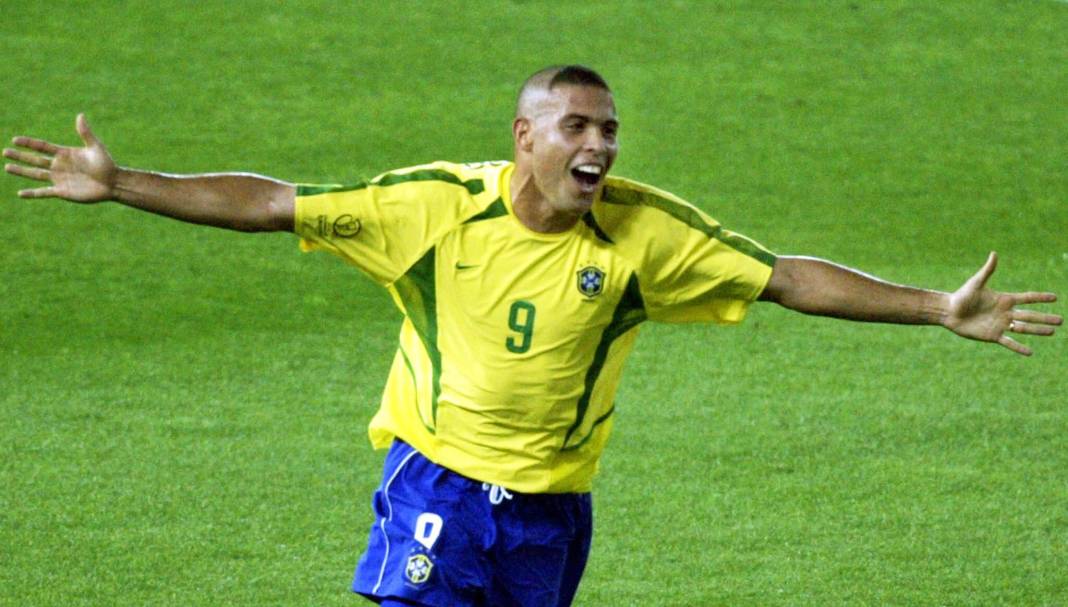 Fenomen Ronaldo tarihin en iyi 11'ini açıkladı. Dünya yıldızını kadroya almadı 12