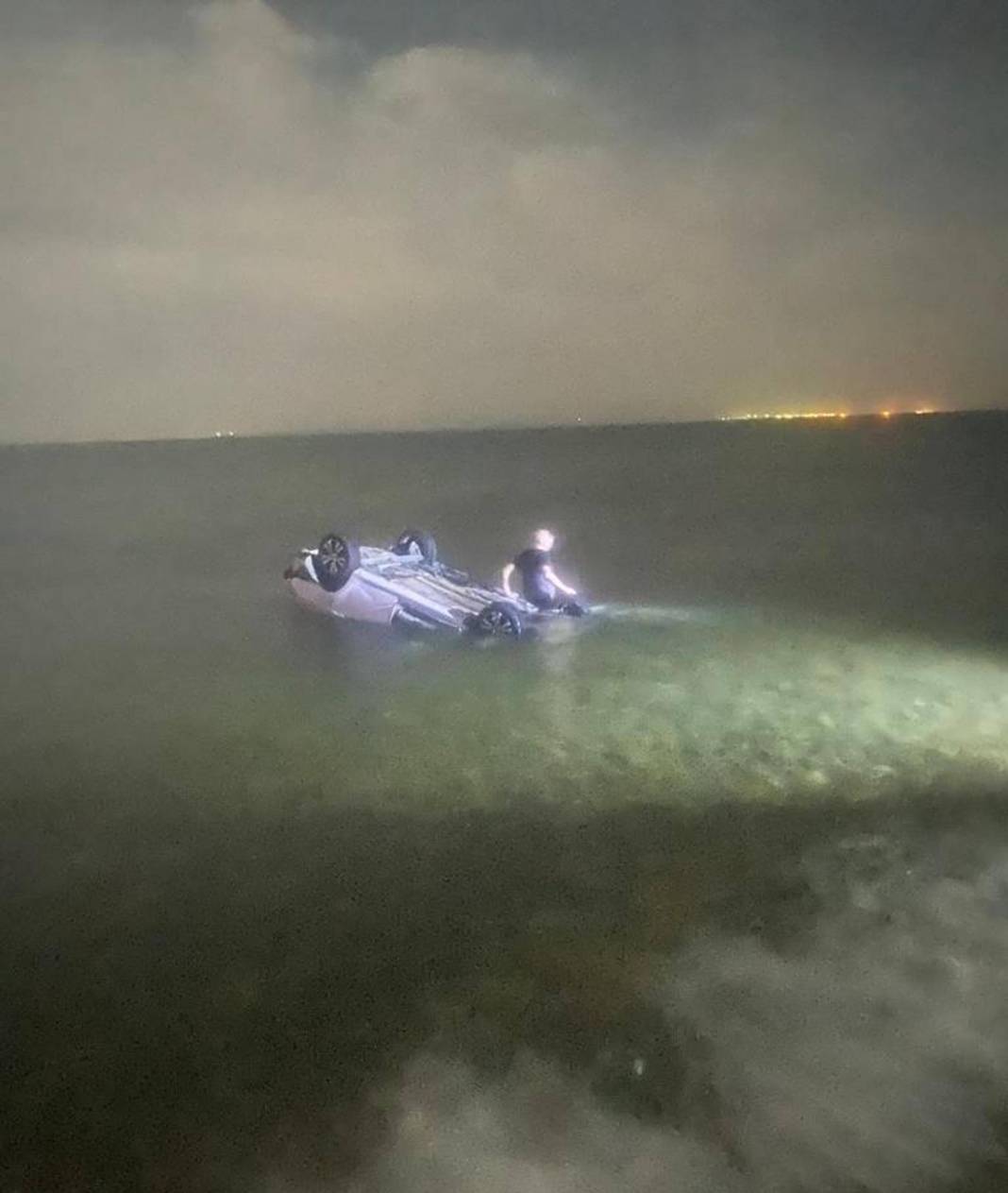 Lise müdürü Esma Deniz Dellal Erkutlu’nun ailesinden şok iddia! Eşi ile denize uçan otomobilde hayatını kaybetmişti 17