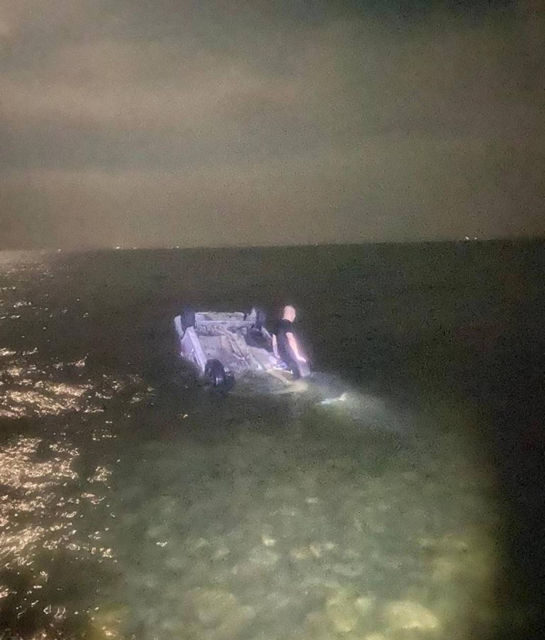 Lise müdürü Esma Deniz Dellal Erkutlu’nun ailesinden şok iddia! Eşi ile denize uçan otomobilde hayatını kaybetmişti 16