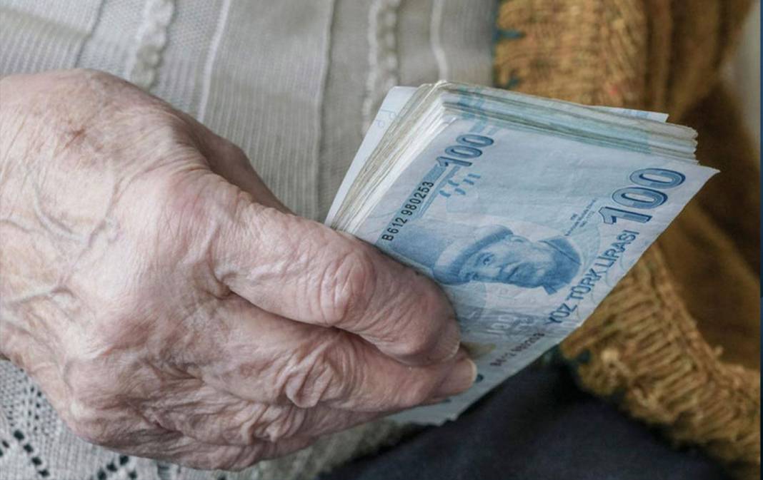 Emeklilikte prim ve yaş şartları değişti. Artık bu kadar yıl çalışan emekli maaşı alabilecek 10