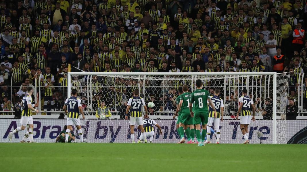 Bu haberden fotoğraf 'araklamak' serbesttir. Fenerbahçe Ludogorets maçının tüm fotoğrafları 33