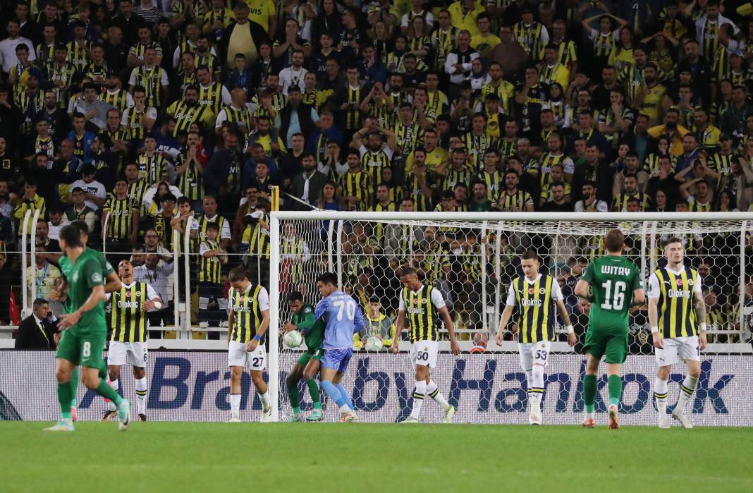 Bu haberden fotoğraf 'araklamak' serbesttir. Fenerbahçe Ludogorets maçının tüm fotoğrafları 32