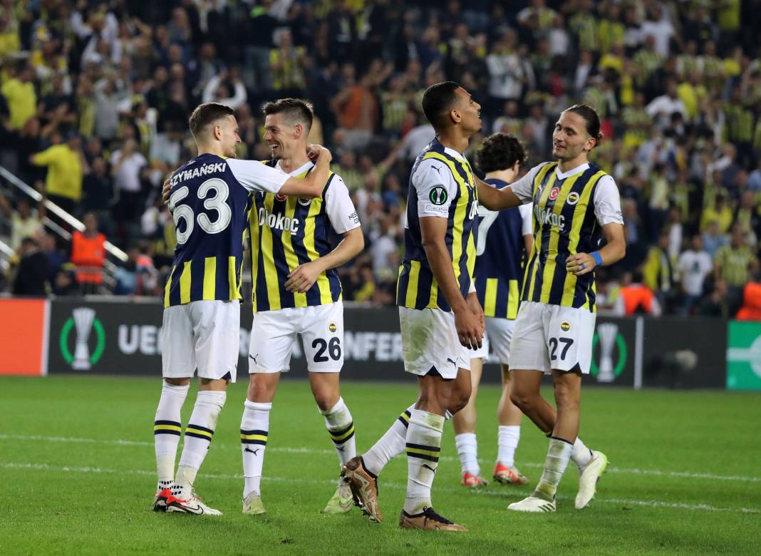 Bu haberden fotoğraf 'araklamak' serbesttir. Fenerbahçe Ludogorets maçının tüm fotoğrafları 69