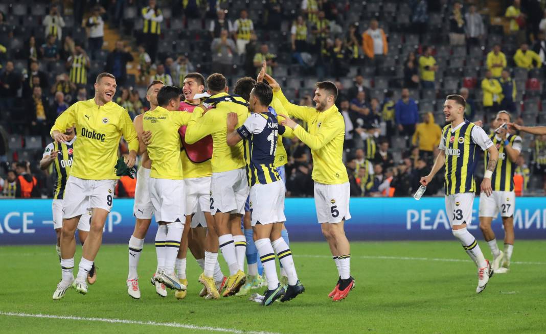 Bu haberden fotoğraf 'araklamak' serbesttir. Fenerbahçe Ludogorets maçının tüm fotoğrafları 82