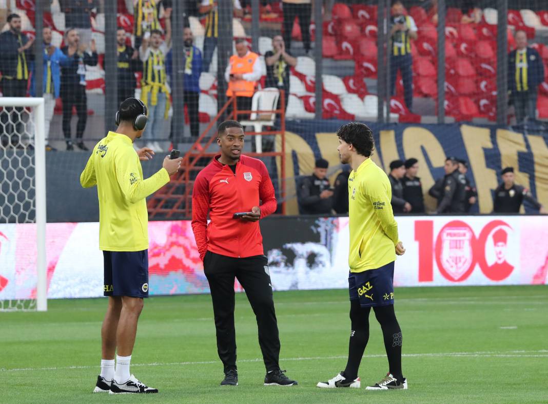 Bu haberden fotoğraf araklamak serbesttir. Pendikspor Fenerbahçe maçının bütün fotoğrafları 110