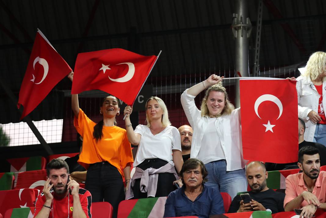 Bu haberden fotoğraf araklamak serbesttir. Pendikspor Fenerbahçe maçının bütün fotoğrafları 98