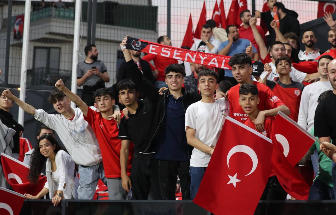 Bu haberden fotoğraf araklamak serbesttir. Pendikspor Fenerbahçe maçının bütün fotoğrafları 92