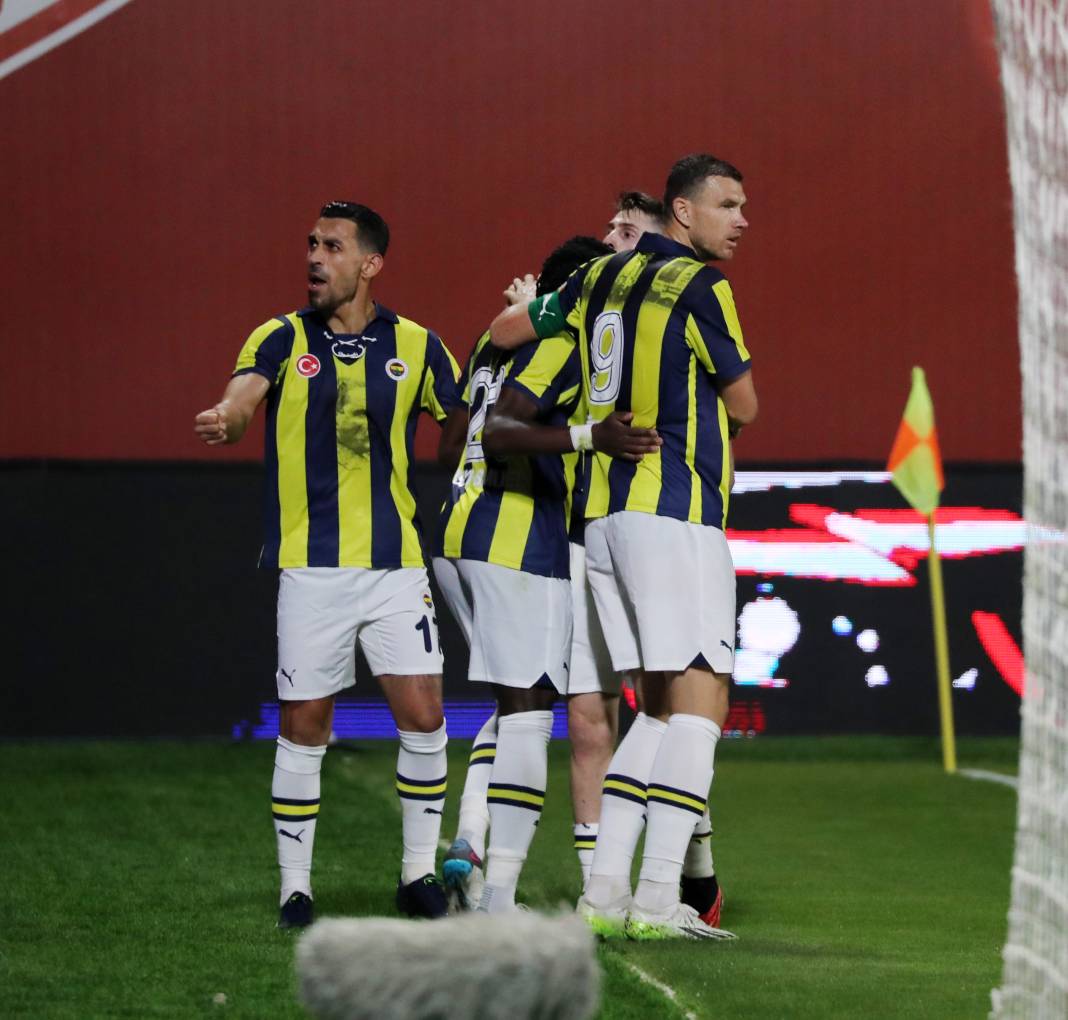 Bu haberden fotoğraf araklamak serbesttir. Pendikspor Fenerbahçe maçının bütün fotoğrafları 58