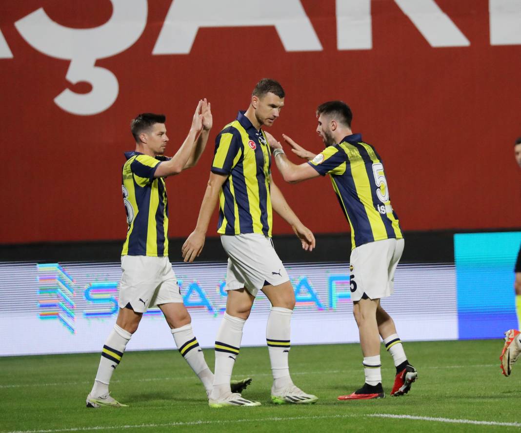 Bu haberden fotoğraf araklamak serbesttir. Pendikspor Fenerbahçe maçının bütün fotoğrafları 56