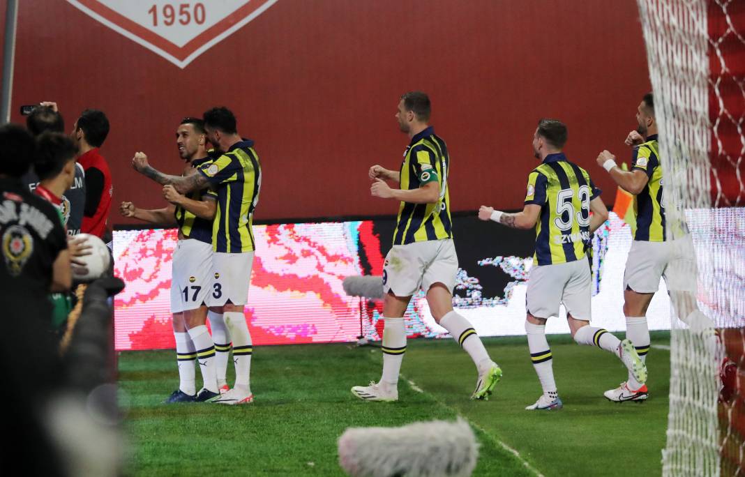 Bu haberden fotoğraf araklamak serbesttir. Pendikspor Fenerbahçe maçının bütün fotoğrafları 46