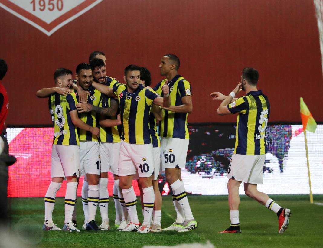 Bu haberden fotoğraf araklamak serbesttir. Pendikspor Fenerbahçe maçının bütün fotoğrafları 47