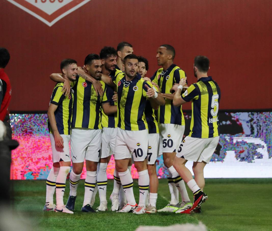 Bu haberden fotoğraf araklamak serbesttir. Pendikspor Fenerbahçe maçının bütün fotoğrafları 45