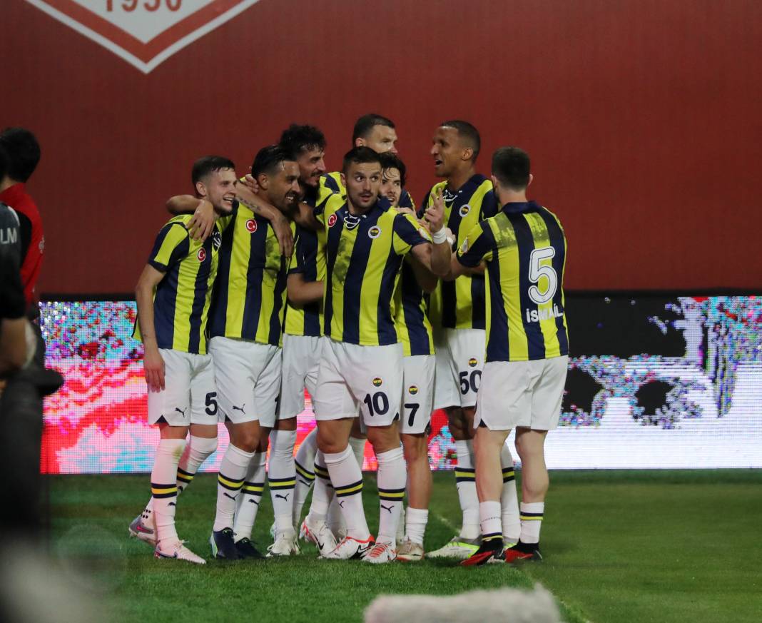 Bu haberden fotoğraf araklamak serbesttir. Pendikspor Fenerbahçe maçının bütün fotoğrafları 44