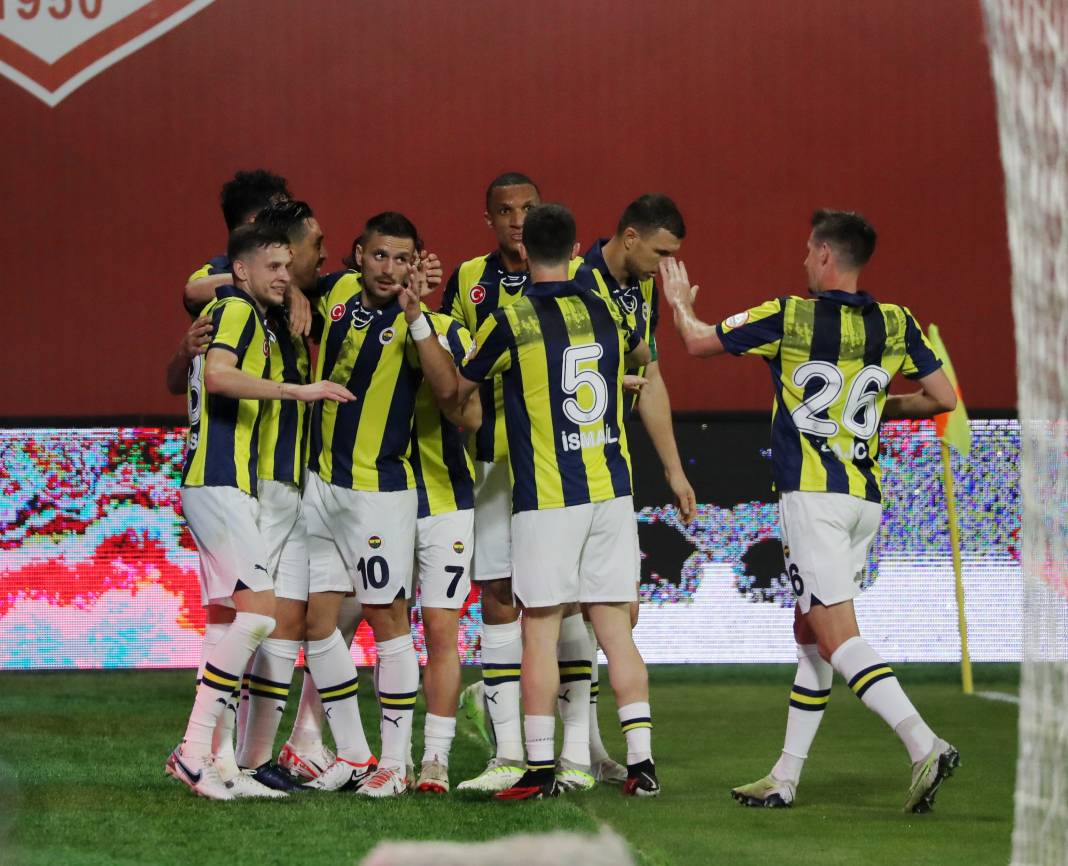 Bu haberden fotoğraf araklamak serbesttir. Pendikspor Fenerbahçe maçının bütün fotoğrafları 43