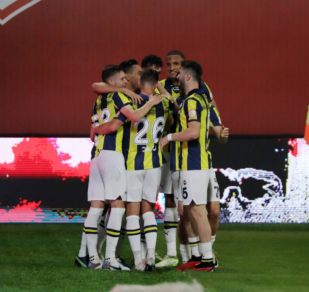 Bu haberden fotoğraf araklamak serbesttir. Pendikspor Fenerbahçe maçının bütün fotoğrafları 42