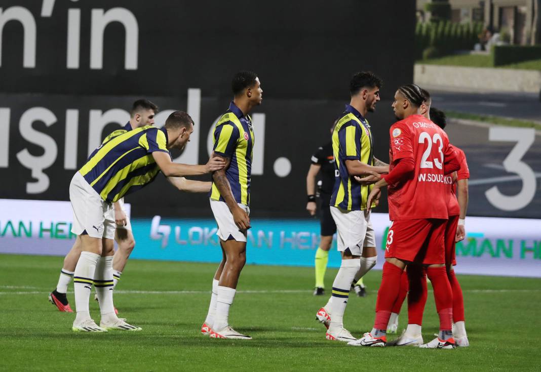 Bu haberden fotoğraf araklamak serbesttir. Pendikspor Fenerbahçe maçının bütün fotoğrafları 41