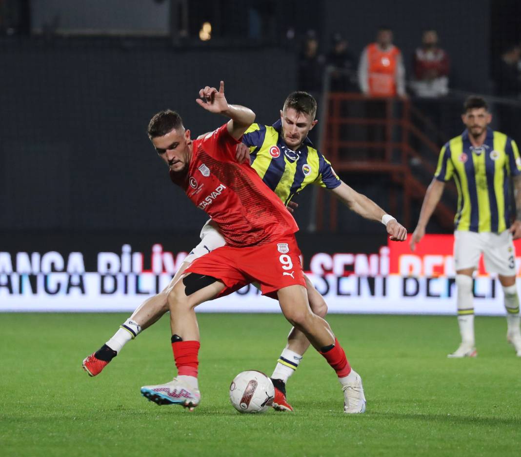 Bu haberden fotoğraf araklamak serbesttir. Pendikspor Fenerbahçe maçının bütün fotoğrafları 38