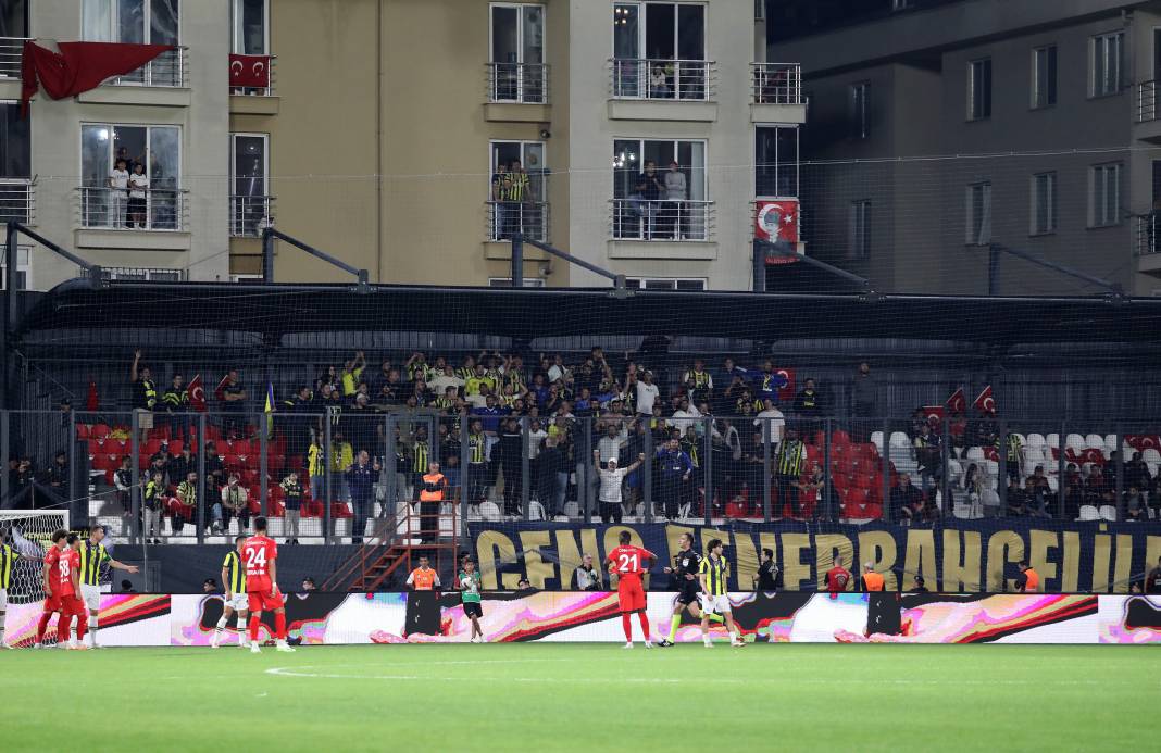 Bu haberden fotoğraf araklamak serbesttir. Pendikspor Fenerbahçe maçının bütün fotoğrafları 32