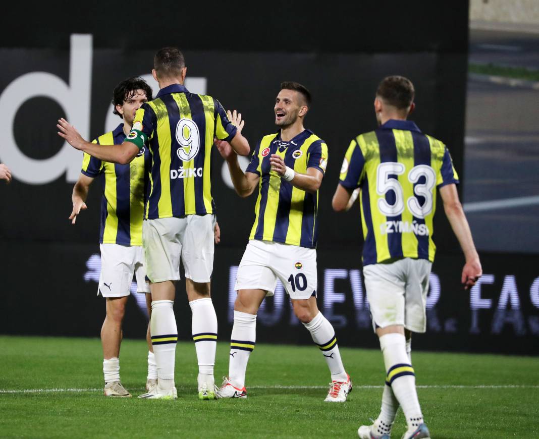 Bu haberden fotoğraf araklamak serbesttir. Pendikspor Fenerbahçe maçının bütün fotoğrafları 10
