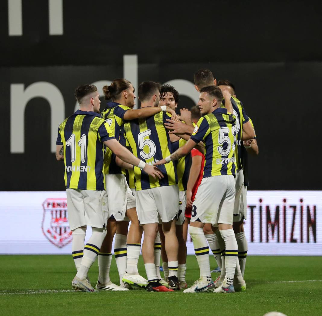 Bu haberden fotoğraf araklamak serbesttir. Pendikspor Fenerbahçe maçının bütün fotoğrafları 9